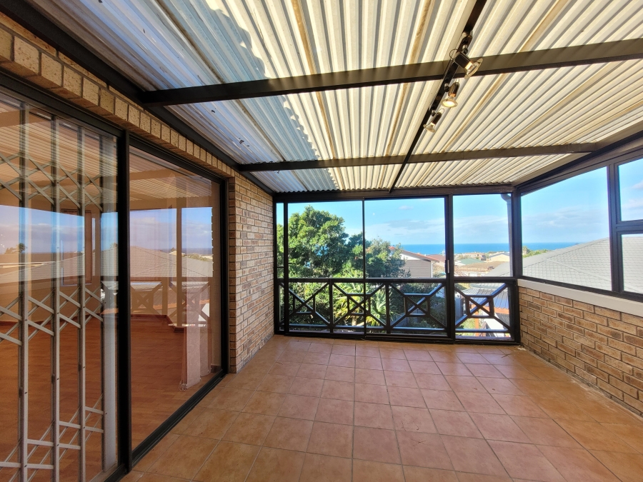 To Let 4 Bedroom Property for Rent in Wavecrest Eastern Cape